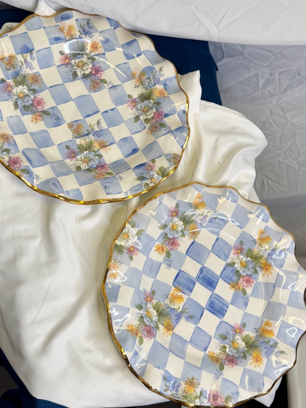 MACKENZIE-CHILDS Honeymoon Blue Morning Glory Dinner Plate Fluted Edge 11” x 2 - Picture 3 of 12